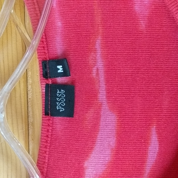 Pssst: tie dye pattern, short sleeve graphic t-shirt. - Picture 3 of 3